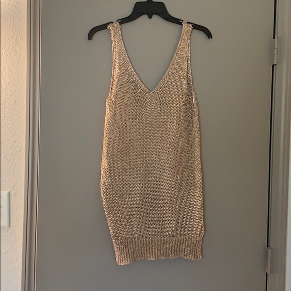 Gold sleeveless shirt - Picture 2 of 2